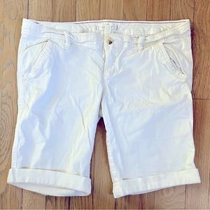 Hollister White Bermuda Shorts. Size 5.
